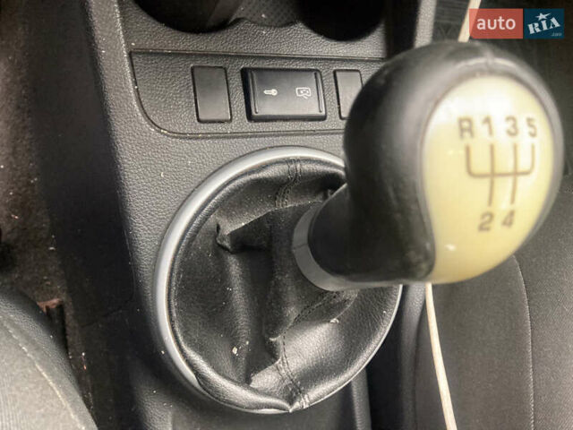 Синий Шкода Румстер, объемом двигателя 1.4 л и пробегом 334 тыс. км за 2500 $, фото 14 на Automoto.ua