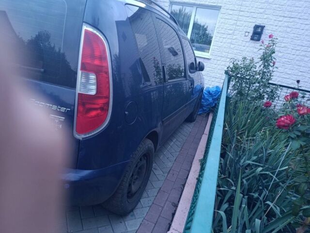 Синий Шкода Румстер, объемом двигателя 1.4 л и пробегом 300 тыс. км за 2000 $, фото 1 на Automoto.ua