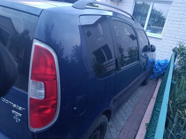 Синий Шкода Румстер, объемом двигателя 1.4 л и пробегом 300 тыс. км за 2000 $, фото 2 на Automoto.ua