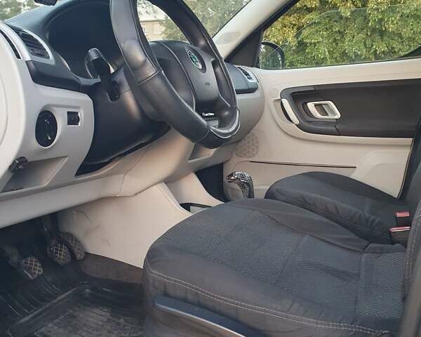 Зеленый Шкода Румстер, объемом двигателя 1.39 л и пробегом 385 тыс. км за 3900 $, фото 6 на Automoto.ua