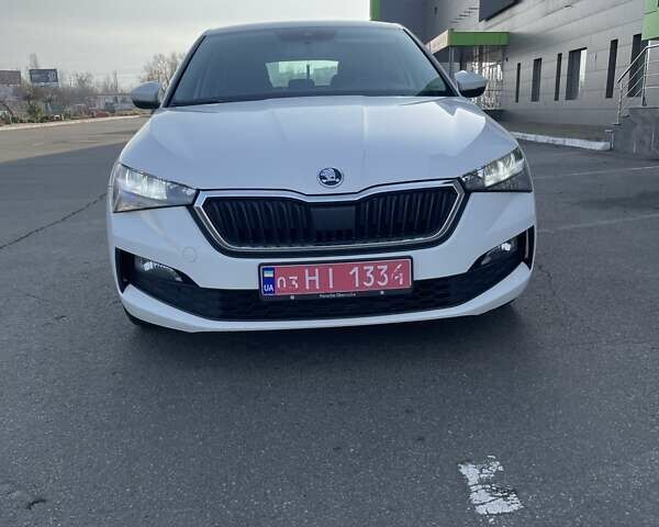 Белый Шкода Scala, объемом двигателя 1.6 л и пробегом 293 тыс. км за 12900 $, фото 24 на Automoto.ua