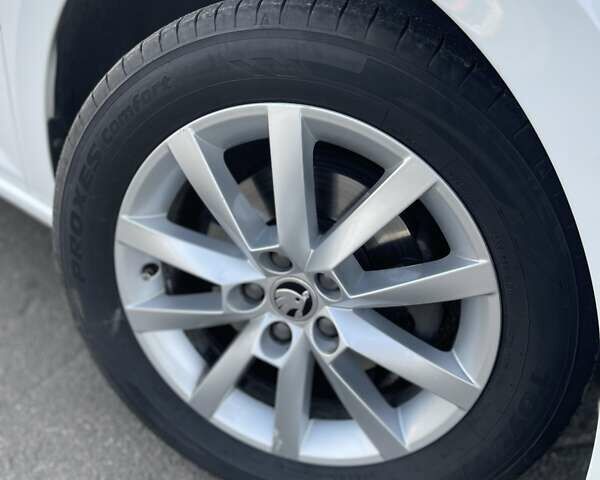 Белый Шкода Scala, объемом двигателя 1.6 л и пробегом 293 тыс. км за 12900 $, фото 9 на Automoto.ua