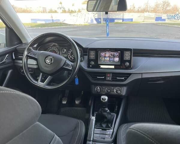 Белый Шкода Scala, объемом двигателя 1.6 л и пробегом 293 тыс. км за 12900 $, фото 41 на Automoto.ua