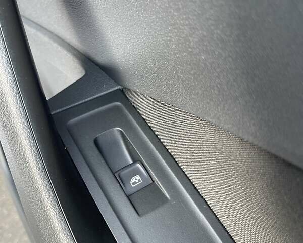 Белый Шкода Scala, объемом двигателя 1.6 л и пробегом 293 тыс. км за 12900 $, фото 31 на Automoto.ua