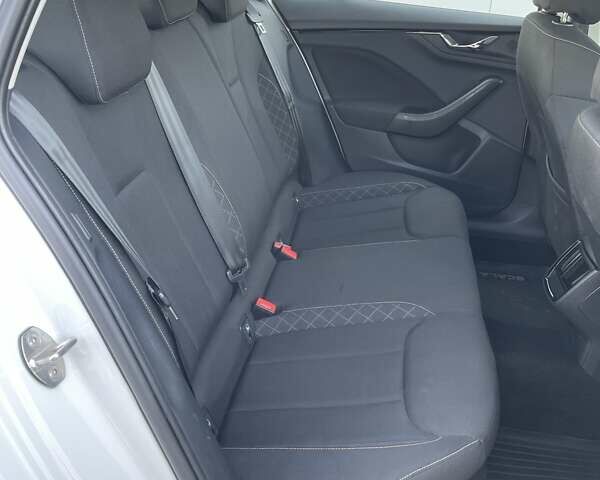 Белый Шкода Scala, объемом двигателя 1.6 л и пробегом 293 тыс. км за 12900 $, фото 42 на Automoto.ua