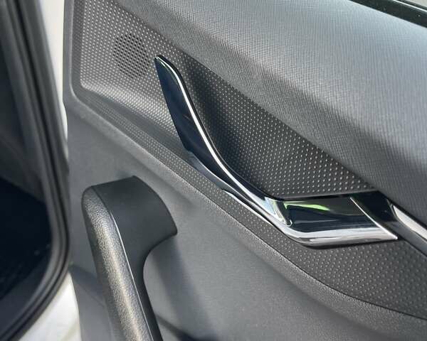 Белый Шкода Scala, объемом двигателя 1.6 л и пробегом 293 тыс. км за 12900 $, фото 37 на Automoto.ua