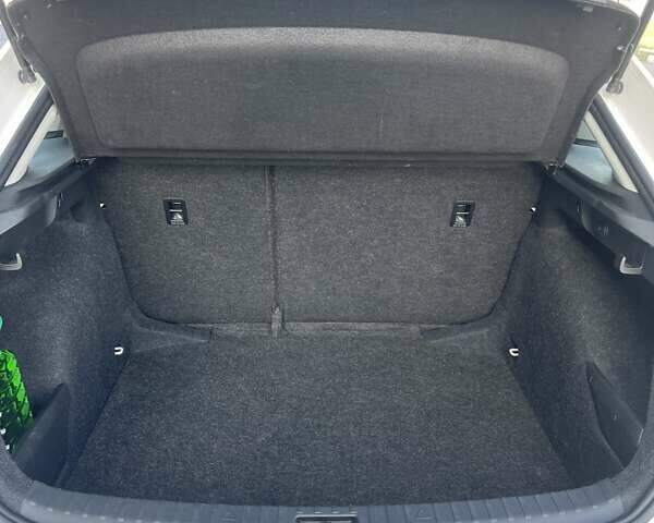 Белый Шкода Scala, объемом двигателя 1.6 л и пробегом 293 тыс. км за 12900 $, фото 52 на Automoto.ua