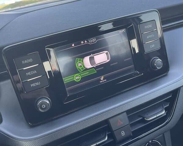 Белый Шкода Scala, объемом двигателя 1.6 л и пробегом 293 тыс. км за 12900 $, фото 56 на Automoto.ua