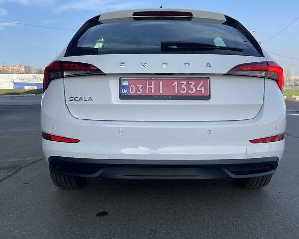 Белый Шкода Scala, объемом двигателя 1.6 л и пробегом 293 тыс. км за 12900 $, фото 18 на Automoto.ua