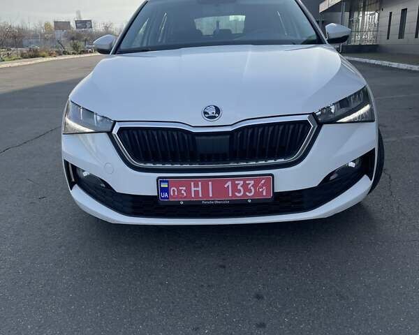 Белый Шкода Scala, объемом двигателя 1.6 л и пробегом 293 тыс. км за 12900 $, фото 12 на Automoto.ua