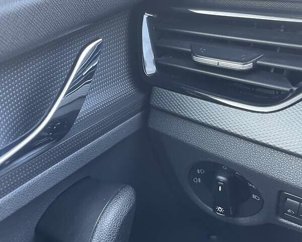 Белый Шкода Scala, объемом двигателя 1.6 л и пробегом 293 тыс. км за 12900 $, фото 70 на Automoto.ua