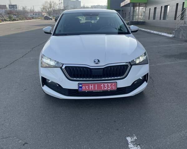 Белый Шкода Scala, объемом двигателя 1.6 л и пробегом 293 тыс. км за 12900 $, фото 34 на Automoto.ua