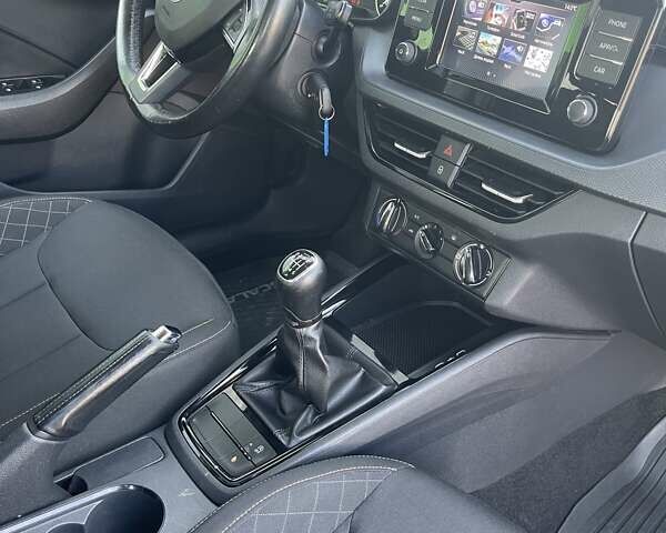 Белый Шкода Scala, объемом двигателя 1.6 л и пробегом 293 тыс. км за 12900 $, фото 30 на Automoto.ua