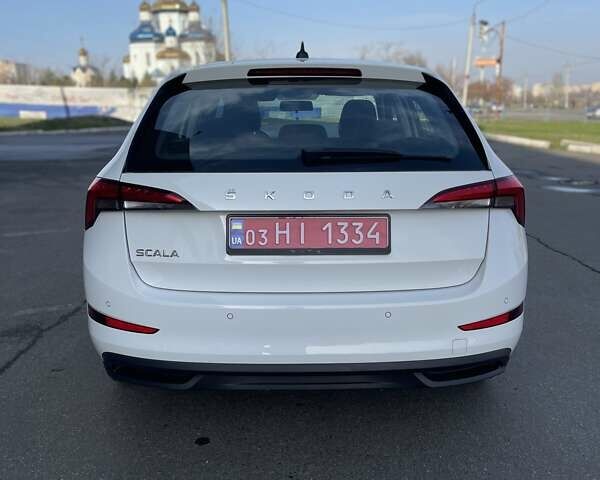 Белый Шкода Scala, объемом двигателя 1.6 л и пробегом 293 тыс. км за 12900 $, фото 6 на Automoto.ua