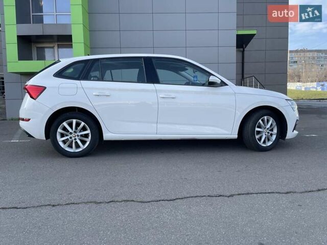 Белый Шкода Scala, объемом двигателя 1.6 л и пробегом 293 тыс. км за 12900 $, фото 14 на Automoto.ua