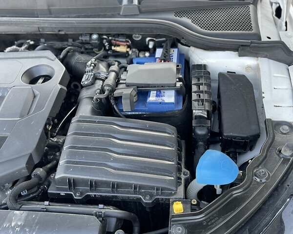 Белый Шкода Scala, объемом двигателя 1.6 л и пробегом 293 тыс. км за 12900 $, фото 54 на Automoto.ua