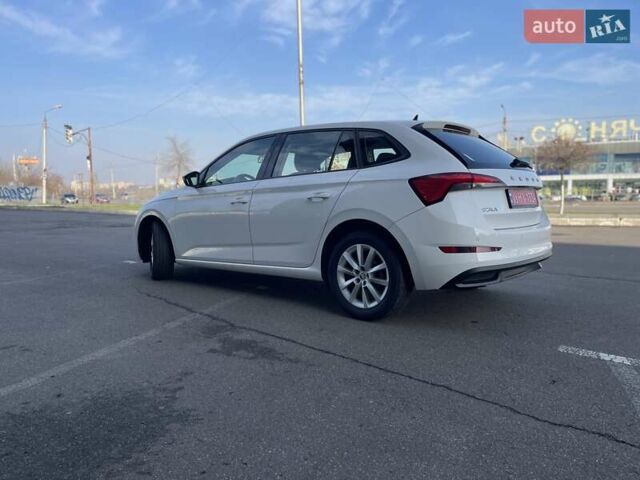 Белый Шкода Scala, объемом двигателя 1.6 л и пробегом 293 тыс. км за 12900 $, фото 3 на Automoto.ua