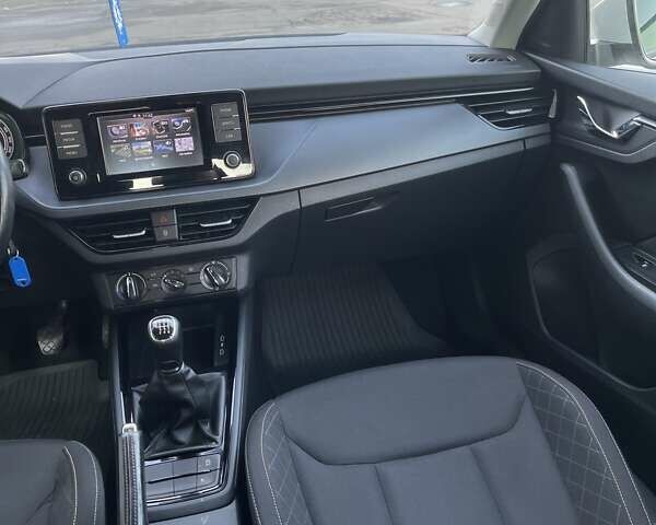 Белый Шкода Scala, объемом двигателя 1.6 л и пробегом 293 тыс. км за 12900 $, фото 44 на Automoto.ua