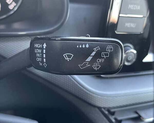 Белый Шкода Scala, объемом двигателя 1.6 л и пробегом 293 тыс. км за 12900 $, фото 68 на Automoto.ua