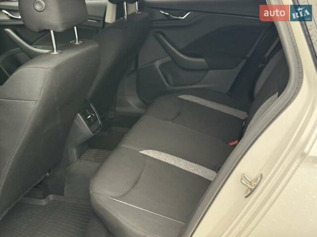 Білий Шкода Scala, об'ємом двигуна 1.6 л та пробігом 169 тис. км за 13500 $, фото 6 на Automoto.ua