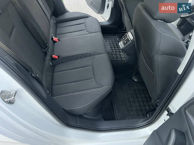 Білий Шкода Scala, об'ємом двигуна 1.6 л та пробігом 167 тис. км за 13999 $, фото 21 на Automoto.ua