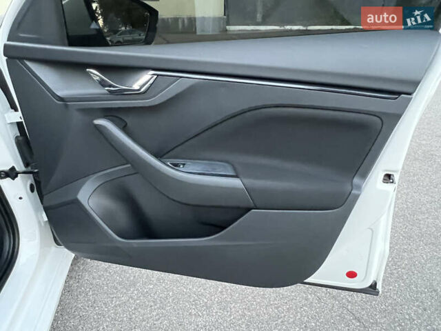 Білий Шкода Scala, об'ємом двигуна 1.6 л та пробігом 167 тис. км за 13999 $, фото 26 на Automoto.ua