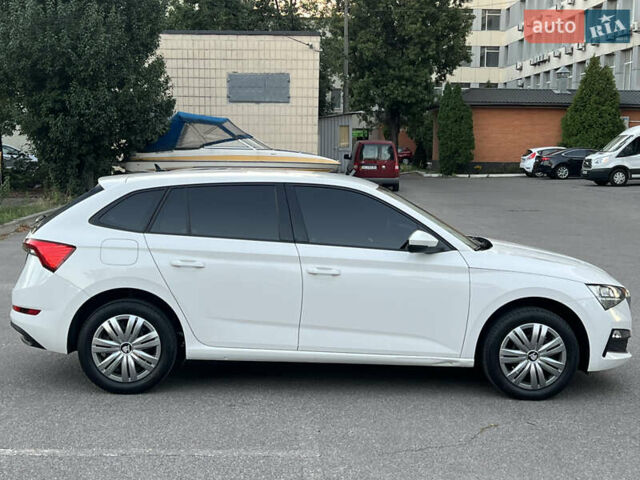 Білий Шкода Scala, об'ємом двигуна 1.6 л та пробігом 167 тис. км за 13999 $, фото 5 на Automoto.ua