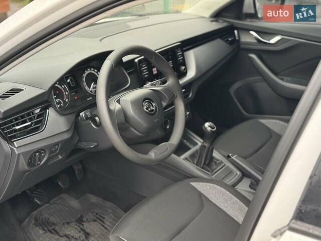 Білий Шкода Scala, об'ємом двигуна 1.6 л та пробігом 169 тис. км за 13500 $, фото 7 на Automoto.ua