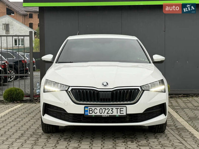 Белый Шкода Scala, объемом двигателя 1.6 л и пробегом 29 тыс. км за 16500 $, фото 3 на Automoto.ua
