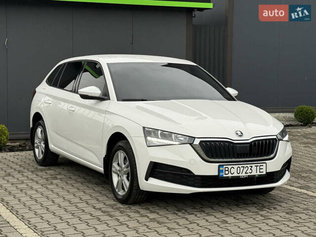 Белый Шкода Scala, объемом двигателя 1.6 л и пробегом 29 тыс. км за 16500 $, фото 2 на Automoto.ua