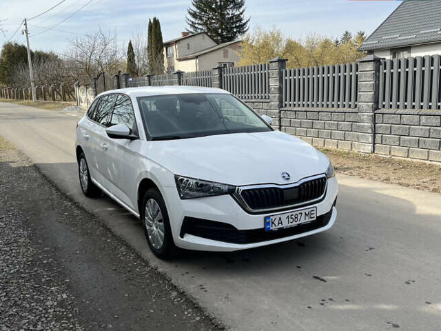Белый Шкода Scala, объемом двигателя 1.6 л и пробегом 29 тыс. км за 12999 $, фото 2 на Automoto.ua