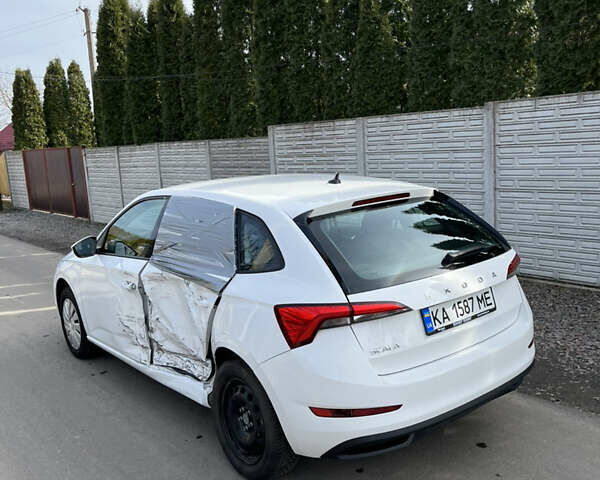 Белый Шкода Scala, объемом двигателя 1.6 л и пробегом 29 тыс. км за 12999 $, фото 5 на Automoto.ua