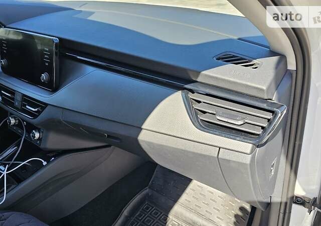Білий Шкода Scala, об'ємом двигуна 1.6 л та пробігом 16 тис. км за 19500 $, фото 18 на Automoto.ua