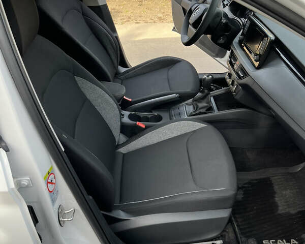 Белый Шкода Scala, объемом двигателя 1.6 л и пробегом 29 тыс. км за 12999 $, фото 18 на Automoto.ua