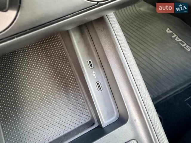 Белый Шкода Scala, объемом двигателя 1.6 л и пробегом 113 тыс. км за 15090 $, фото 14 на Automoto.ua