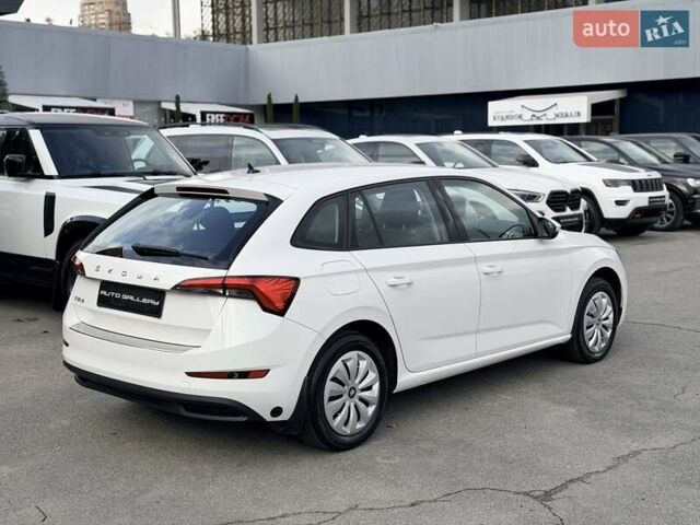 Белый Шкода Scala, объемом двигателя 1.6 л и пробегом 113 тыс. км за 15090 $, фото 5 на Automoto.ua