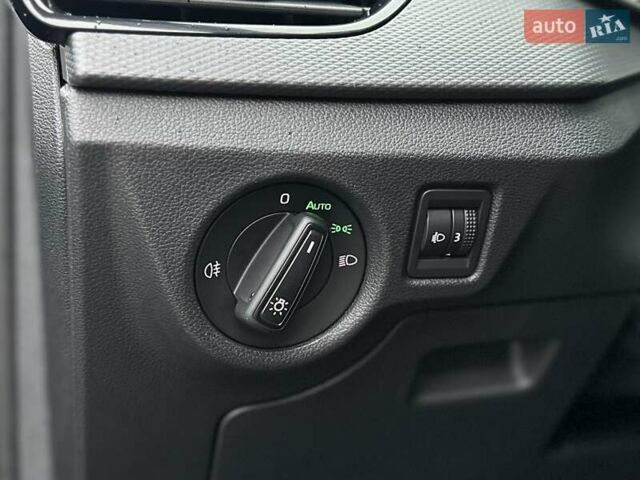 Чорний Шкода Scala, об'ємом двигуна 1.6 л та пробігом 76 тис. км за 15800 $, фото 18 на Automoto.ua