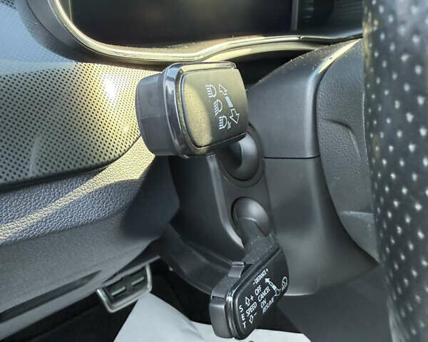 Чорний Шкода Scala, об'ємом двигуна 1.6 л та пробігом 191 тис. км за 17900 $, фото 35 на Automoto.ua