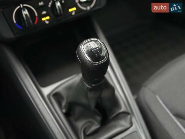 Чорний Шкода Scala, об'ємом двигуна 1.6 л та пробігом 76 тис. км за 15800 $, фото 26 на Automoto.ua