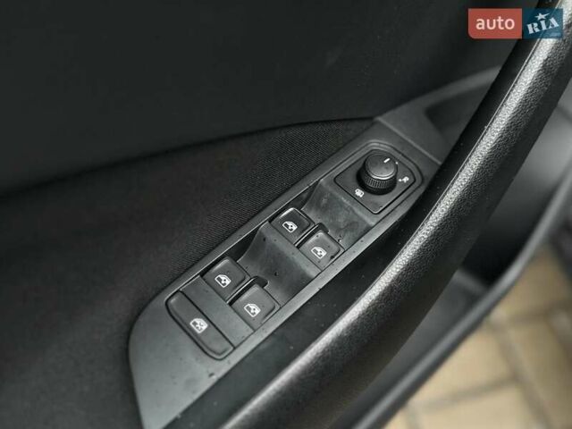 Чорний Шкода Scala, об'ємом двигуна 1.6 л та пробігом 76 тис. км за 15800 $, фото 17 на Automoto.ua