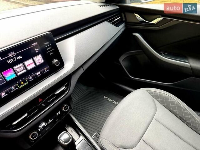 Сірий Шкода Scala, об'ємом двигуна 1.5 л та пробігом 116 тис. км за 14900 $, фото 46 на Automoto.ua