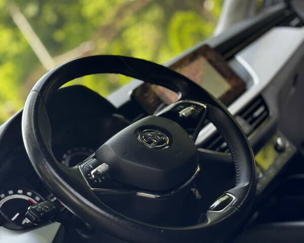 Серый Шкода Scala, объемом двигателя 1.6 л и пробегом 181 тыс. км за 14500 $, фото 50 на Automoto.ua