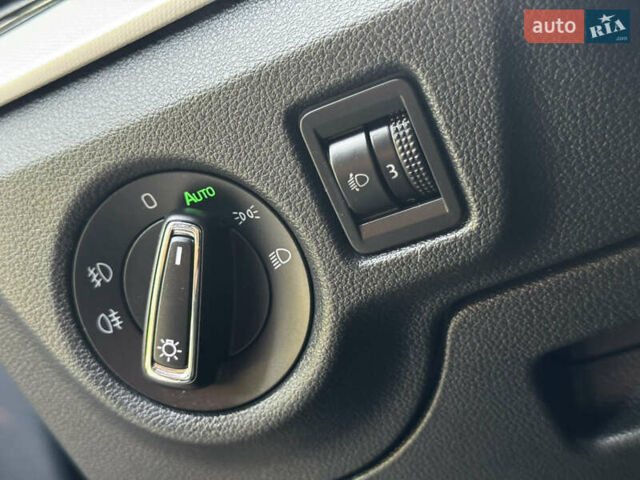 Серый Шкода Scala, объемом двигателя 1.6 л и пробегом 181 тыс. км за 14500 $, фото 68 на Automoto.ua