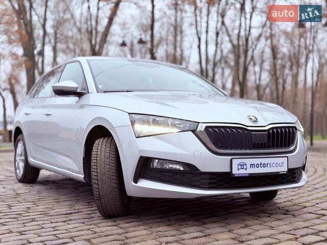 Серый Шкода Scala, объемом двигателя 1.6 л и пробегом 117 тыс. км за 16700 $, фото 5 на Automoto.ua