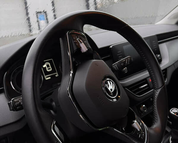 Серый Шкода Scala, объемом двигателя 1.6 л и пробегом 127 тыс. км за 15000 $, фото 12 на Automoto.ua