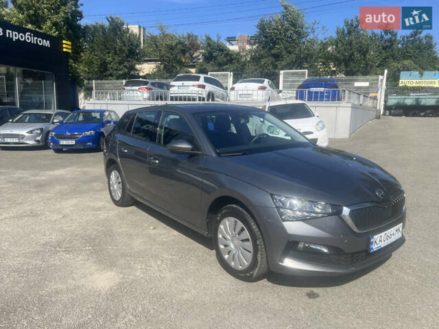 Серый Шкода Scala, объемом двигателя 1.6 л и пробегом 38 тыс. км за 18393 $, фото 2 на Automoto.ua