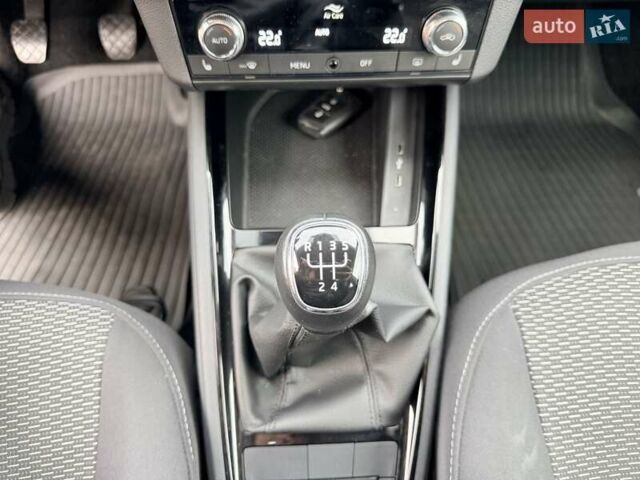 Серый Шкода Scala, объемом двигателя 1.6 л и пробегом 96 тыс. км за 15700 $, фото 13 на Automoto.ua