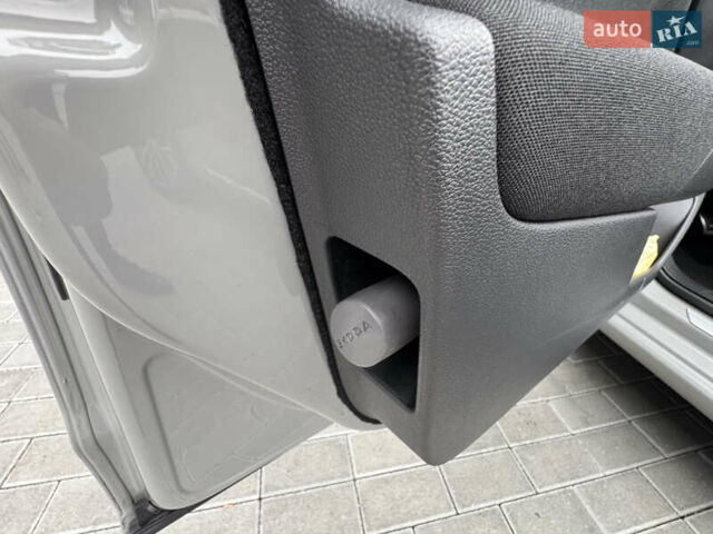 Серый Шкода Scala, объемом двигателя 1 л и пробегом 17 тыс. км за 31000 $, фото 56 на Automoto.ua