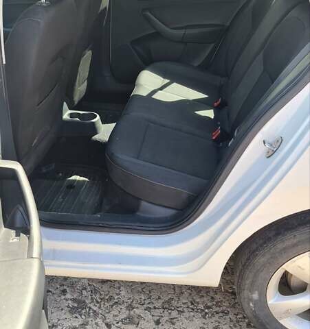 Белый Шкода Спейсбек, объемом двигателя 1.2 л и пробегом 66 тыс. км за 7900 $, фото 5 на Automoto.ua