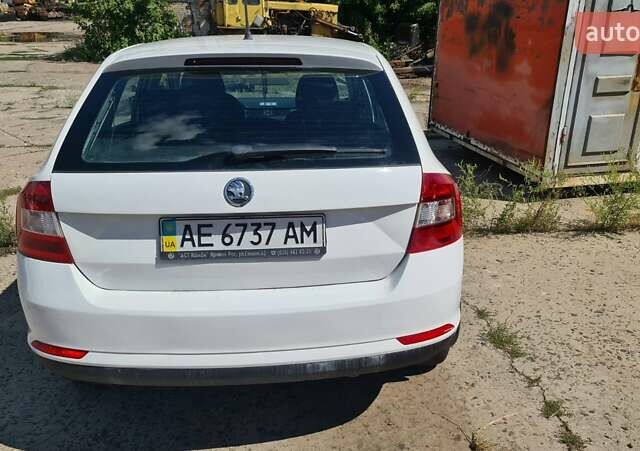 Белый Шкода Спейсбек, объемом двигателя 1.2 л и пробегом 66 тыс. км за 7900 $, фото 3 на Automoto.ua